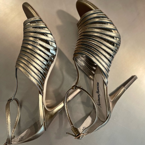 Neiman Marcus Gold leather stiletto heels with ankle strap. Size 10. - Picture 6 of 12